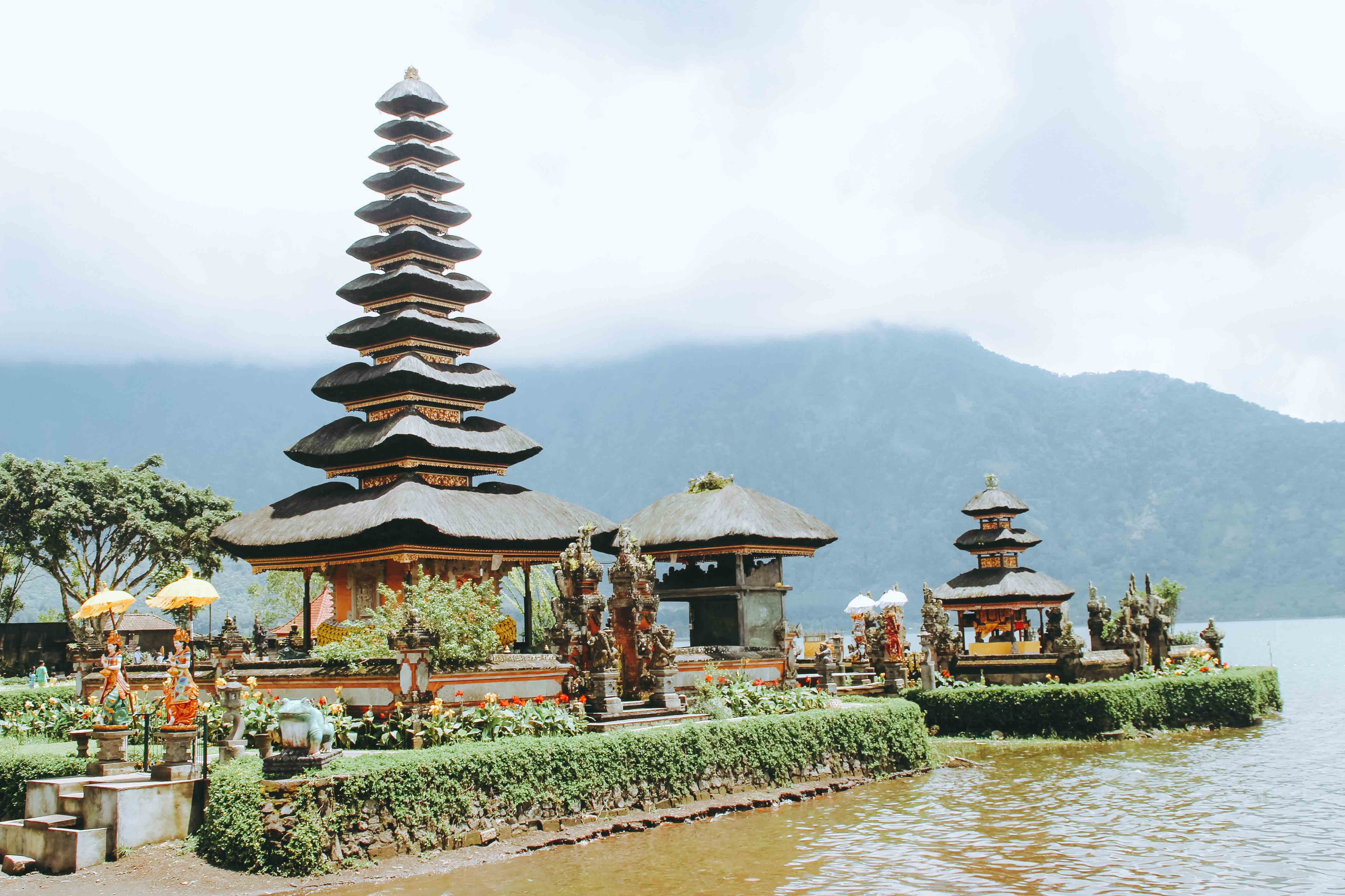 Pura Ulun  Danu  Bratan Temple  Bali One World Just Go