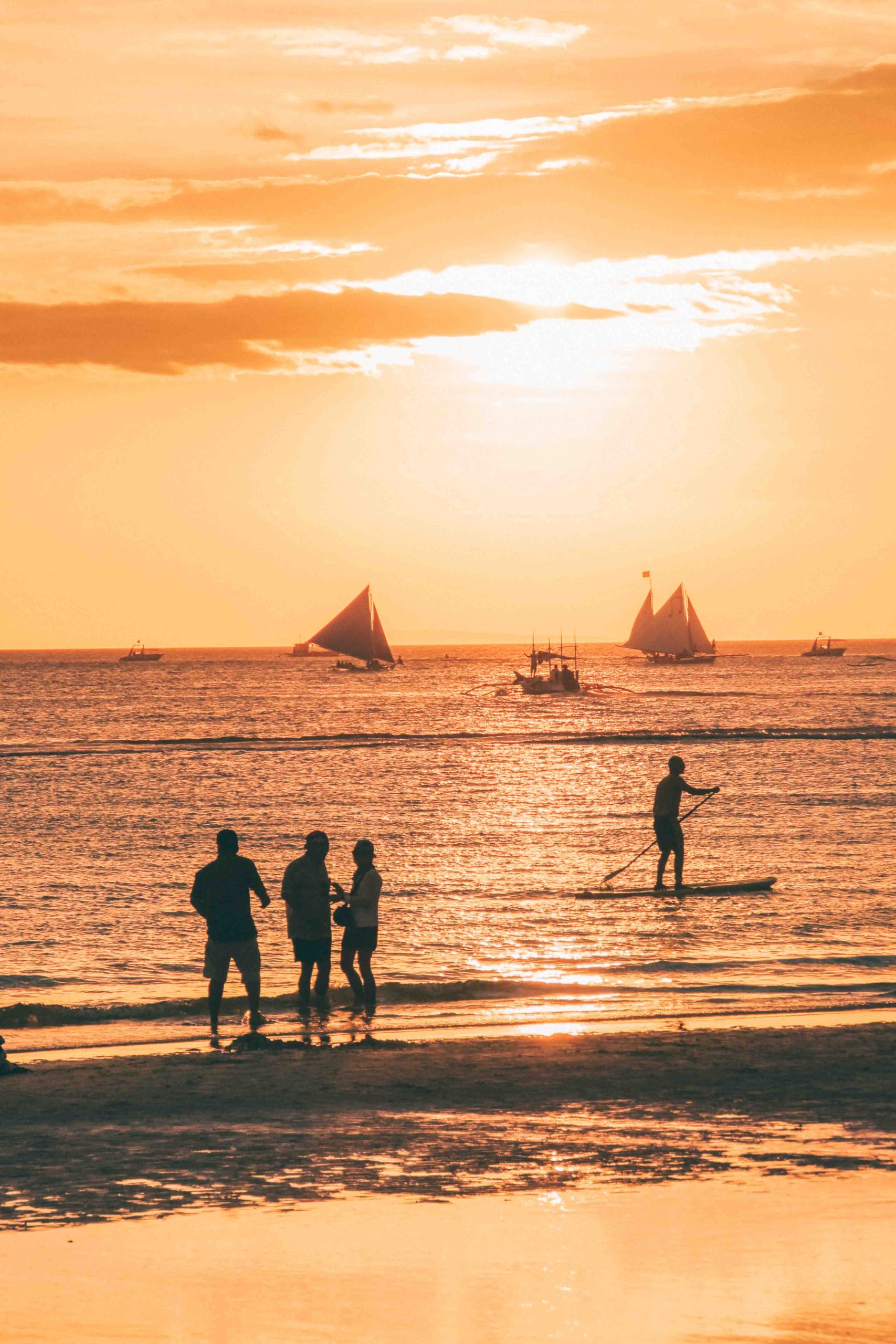 The 8 Best Things To Do In Boracay - One World Just Go